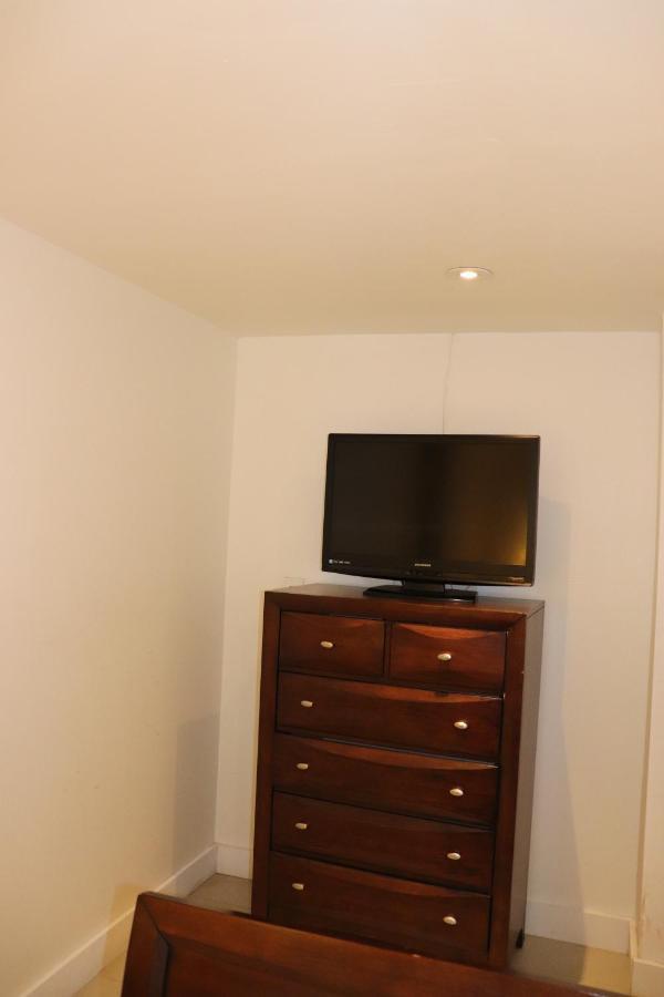 On Hollywood Beach - Affordable Two Bedrooms Sleeps 6 With Two Bathrooms Данія-Біч Екстер'єр фото