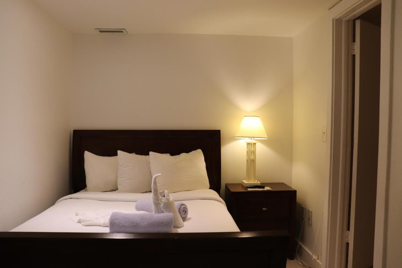 On Hollywood Beach - Affordable Two Bedrooms Sleeps 6 With Two Bathrooms Данія-Біч Екстер'єр фото