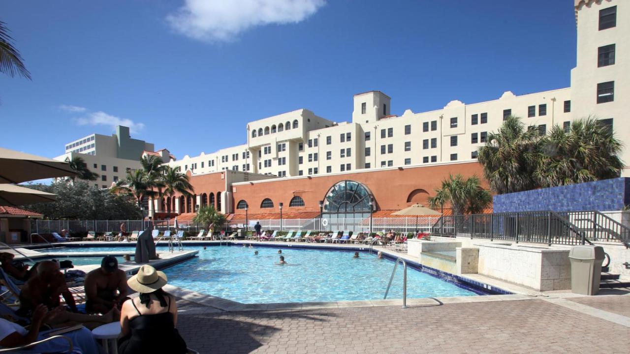 On Hollywood Beach - Affordable Two Bedrooms Sleeps 6 With Two Bathrooms Данія-Біч Екстер'єр фото