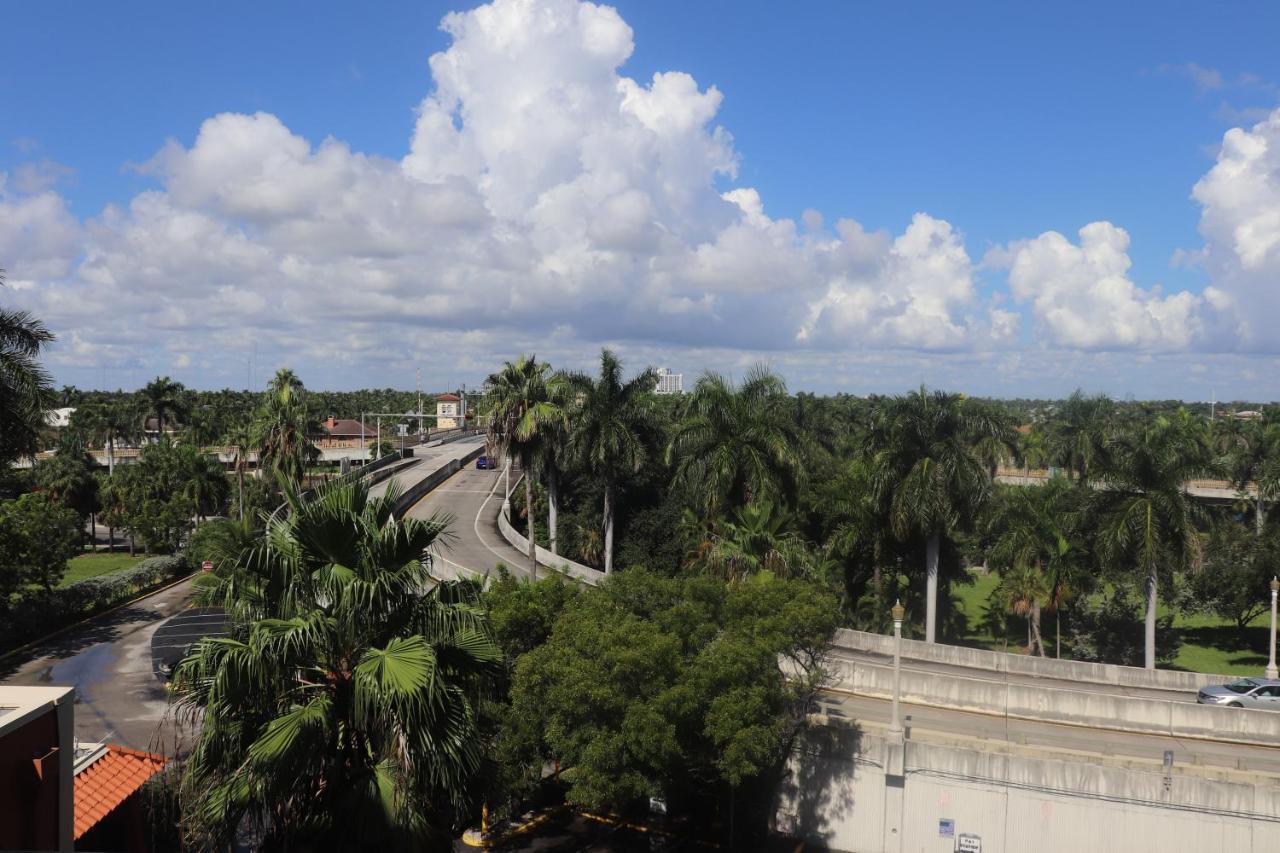 On Hollywood Beach - Affordable Two Bedrooms Sleeps 6 With Two Bathrooms Данія-Біч Екстер'єр фото