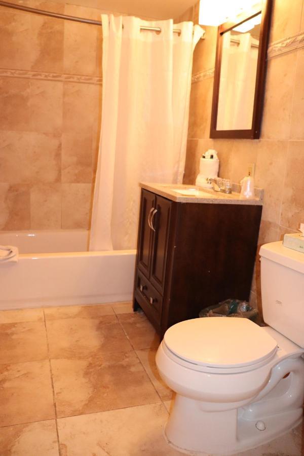 On Hollywood Beach - Affordable Two Bedrooms Sleeps 6 With Two Bathrooms Данія-Біч Екстер'єр фото