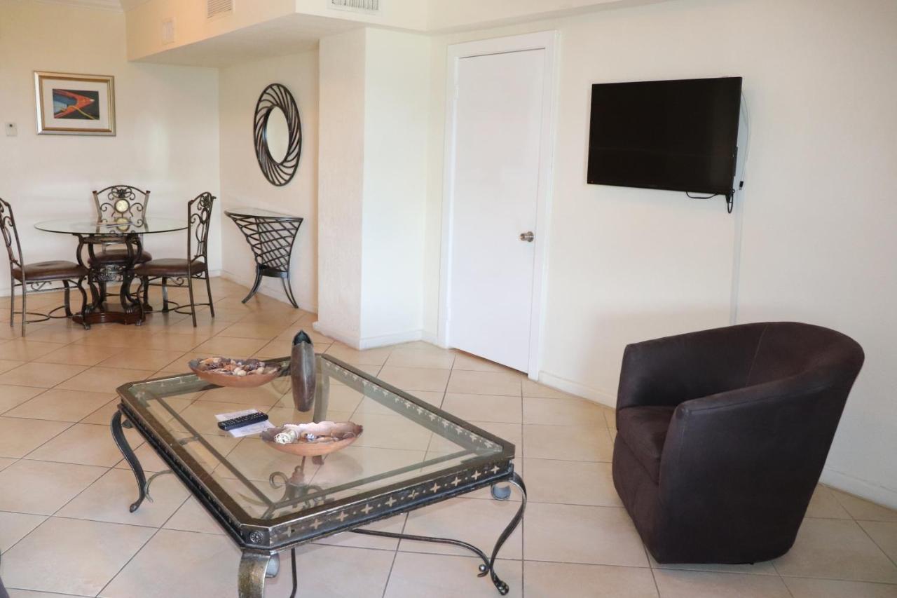 On Hollywood Beach - Affordable Two Bedrooms Sleeps 6 With Two Bathrooms Данія-Біч Екстер'єр фото